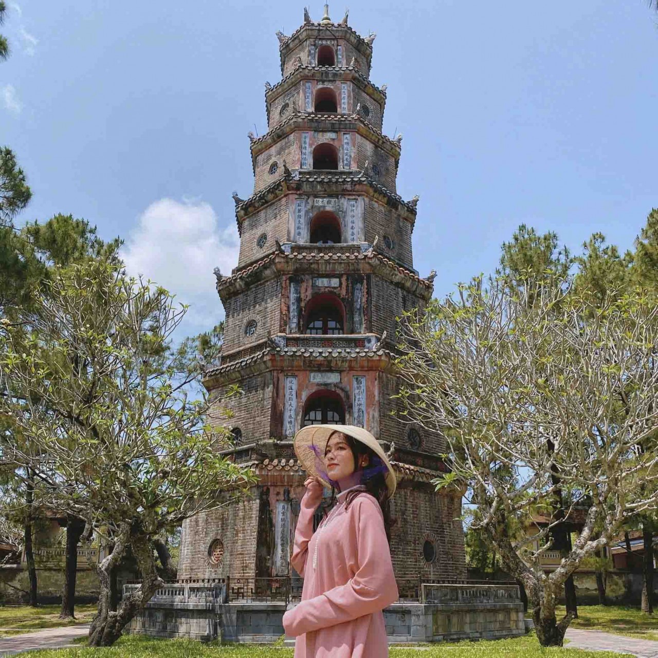 Chụp ảnh Tết ở chùa Thiên Mụ cùng Lavender