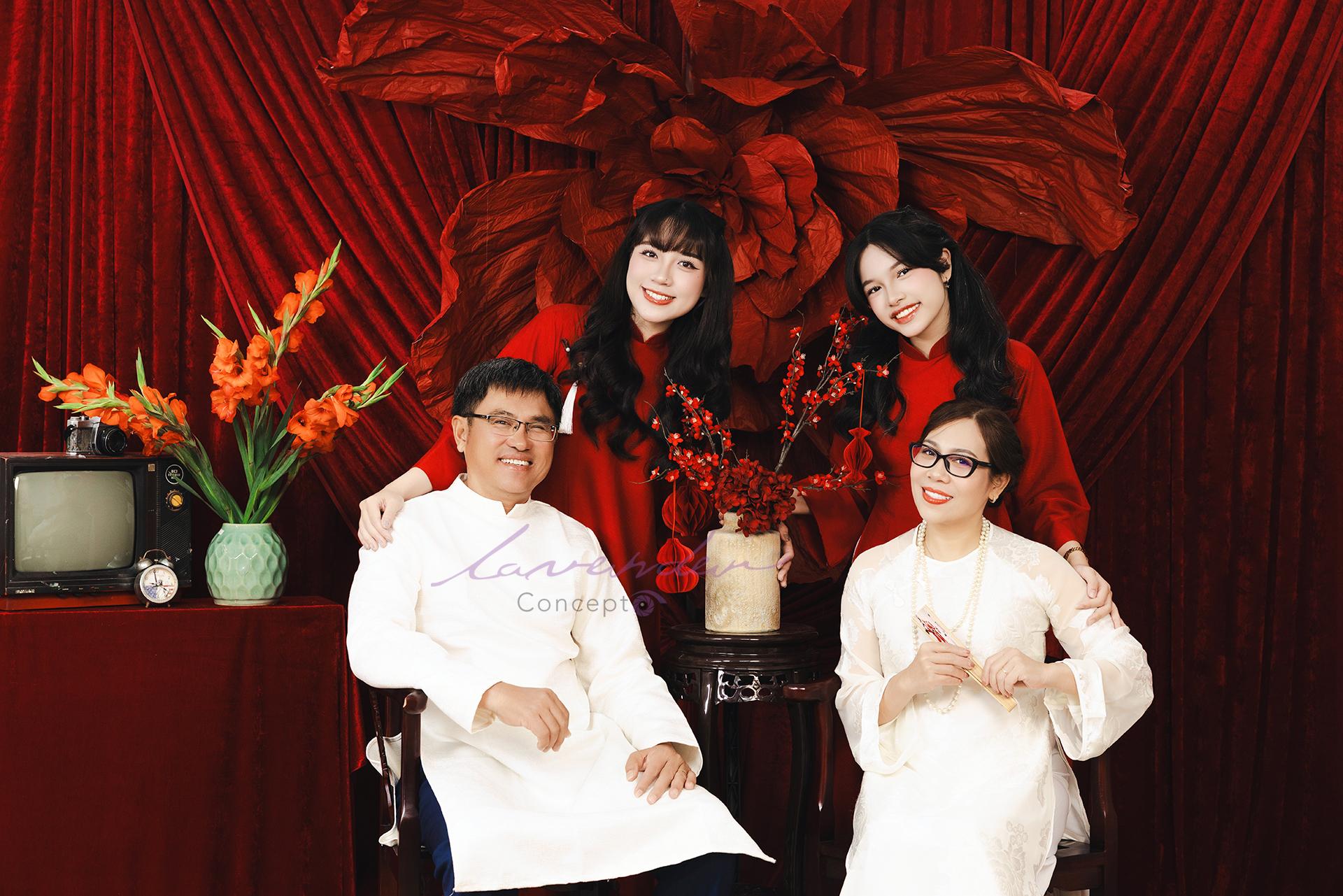 Báo giá gói dịch vụ chụp ảnh gia đình Tết đẹp và tự nhiên cùng áo dài