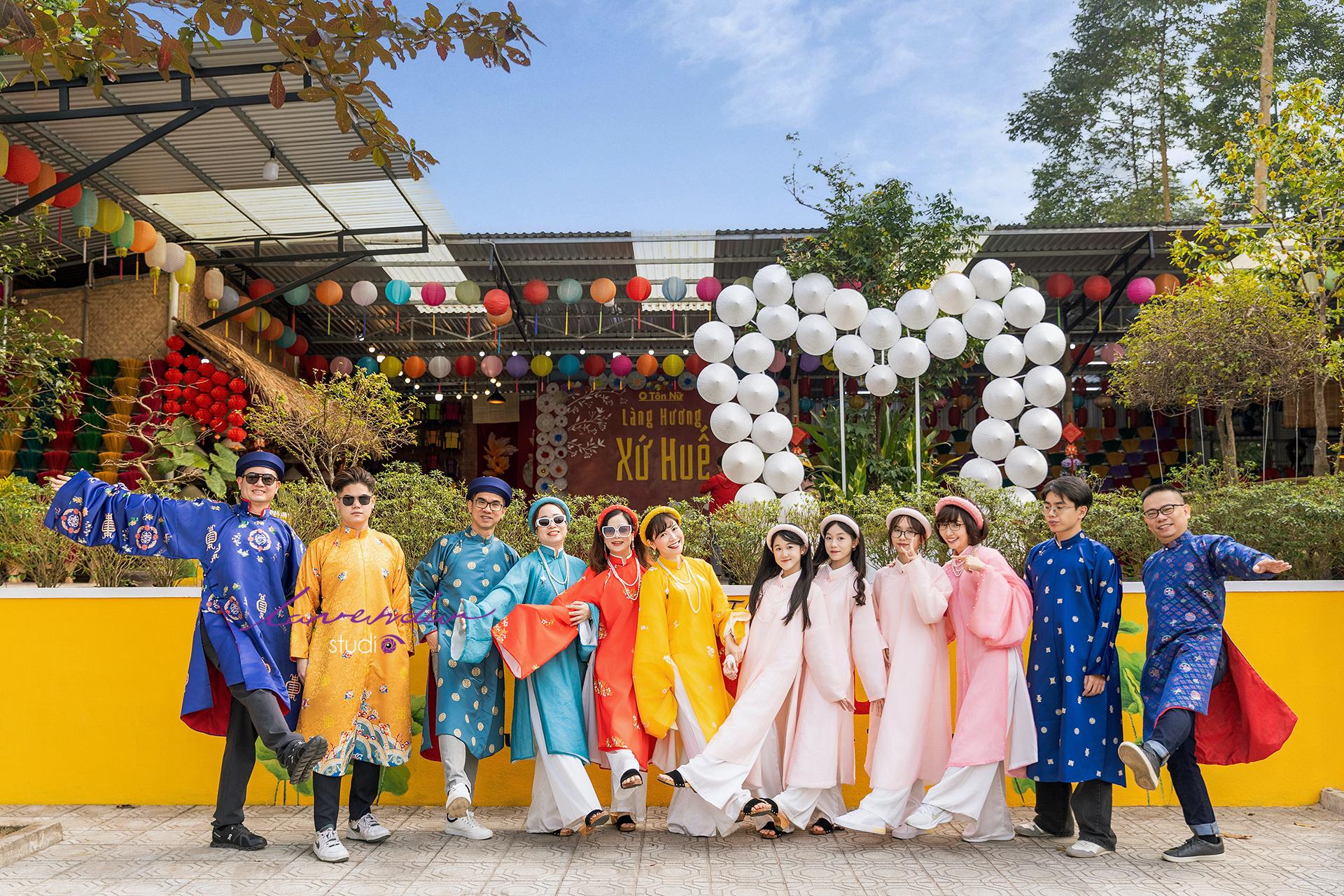 Giá tour chụp ảnh cùng bạn bè du lịch huế với áo dài