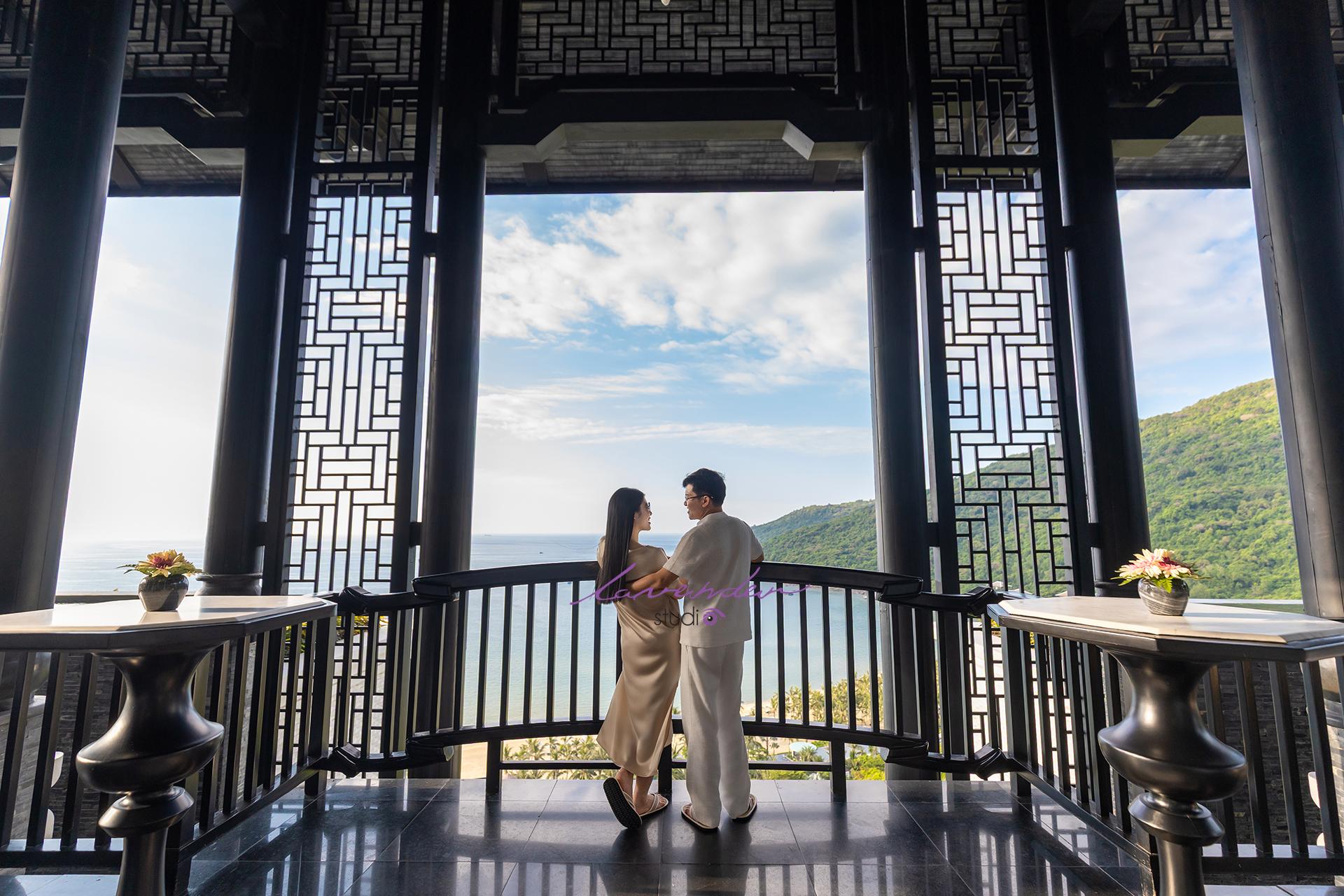 Chụp ảnh couple du lịch ở Intercontinental Đà Nẵng
