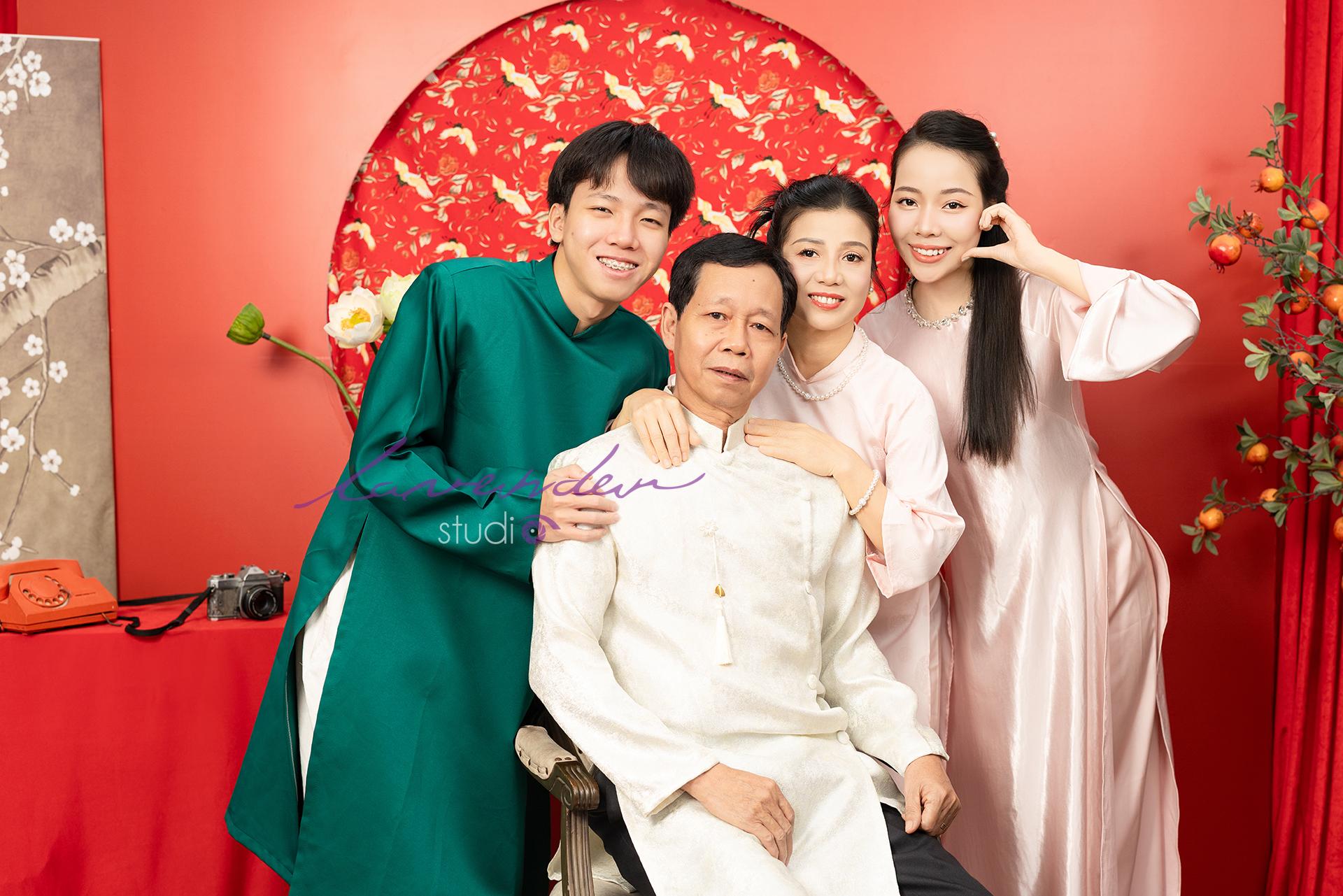 Chụp ảnh gia đình cùng áo dài dịp Tết 2026 tại Lavender studio
