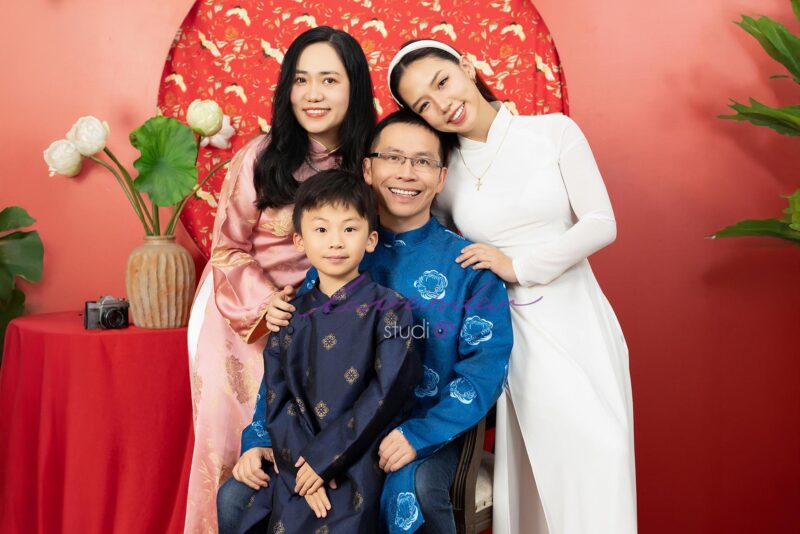 Bí quyết chụp ảnh gia đình áo dài cực đẹp dịp Tết 2026