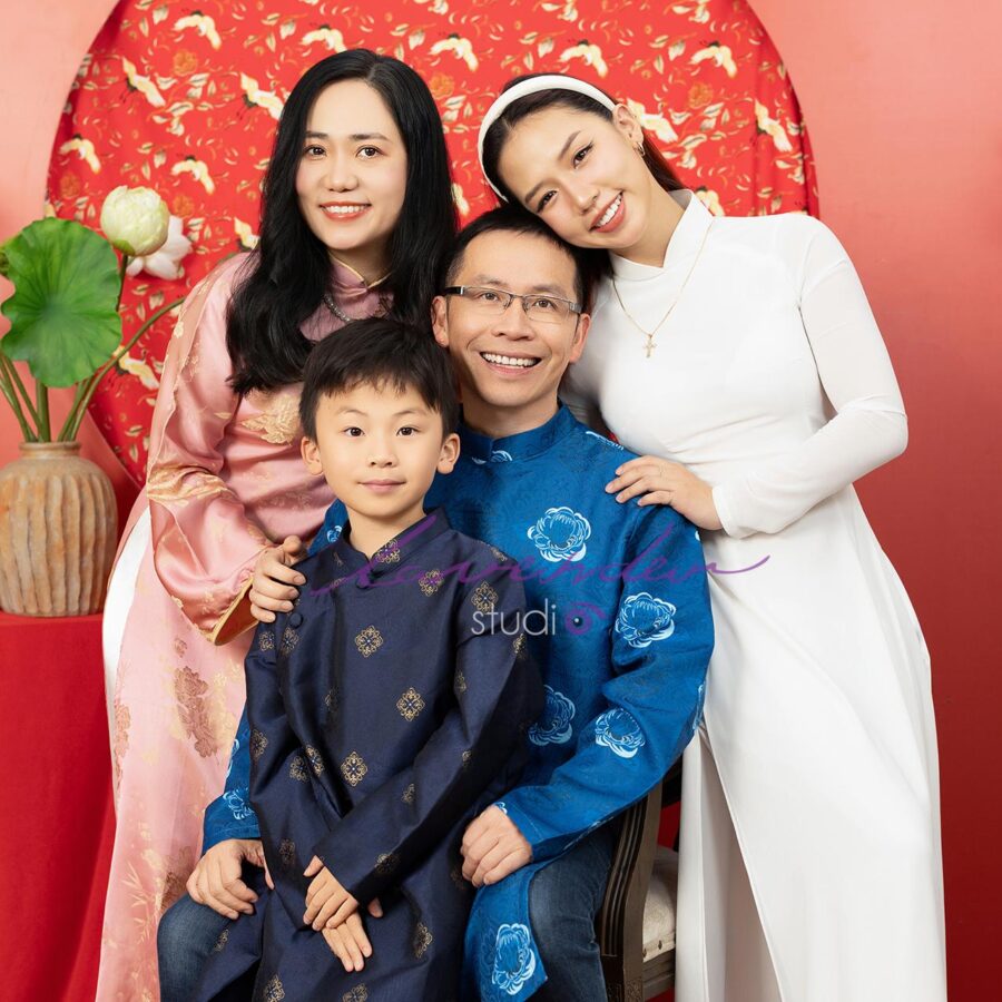 Bí quyết chụp ảnh gia đình áo dài cực đẹp dịp Tết 2026