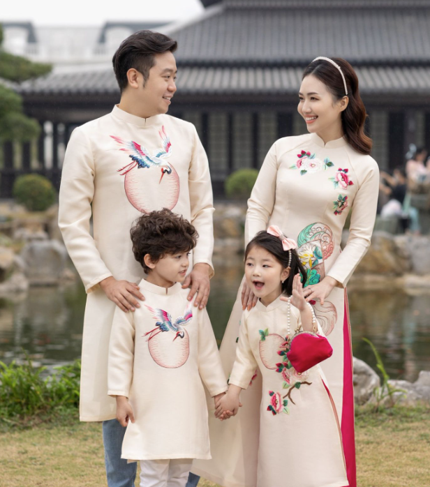 Bí quyết chụp ảnh gia đình với áo dài Tết đẹp năm 2026