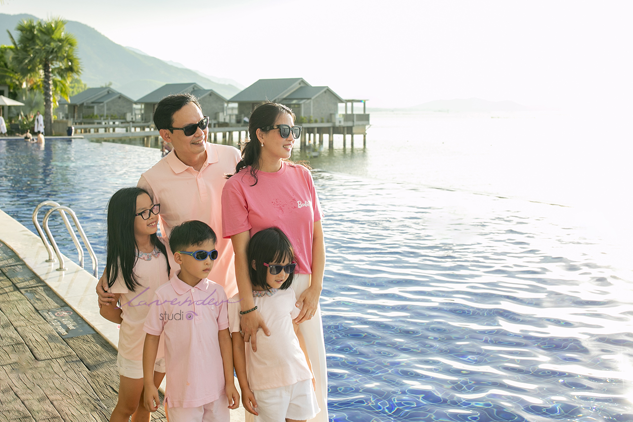 Dịch vụ chụp ảnh gia đình ở biển đẹp và tự nhiên tại studio Lavender