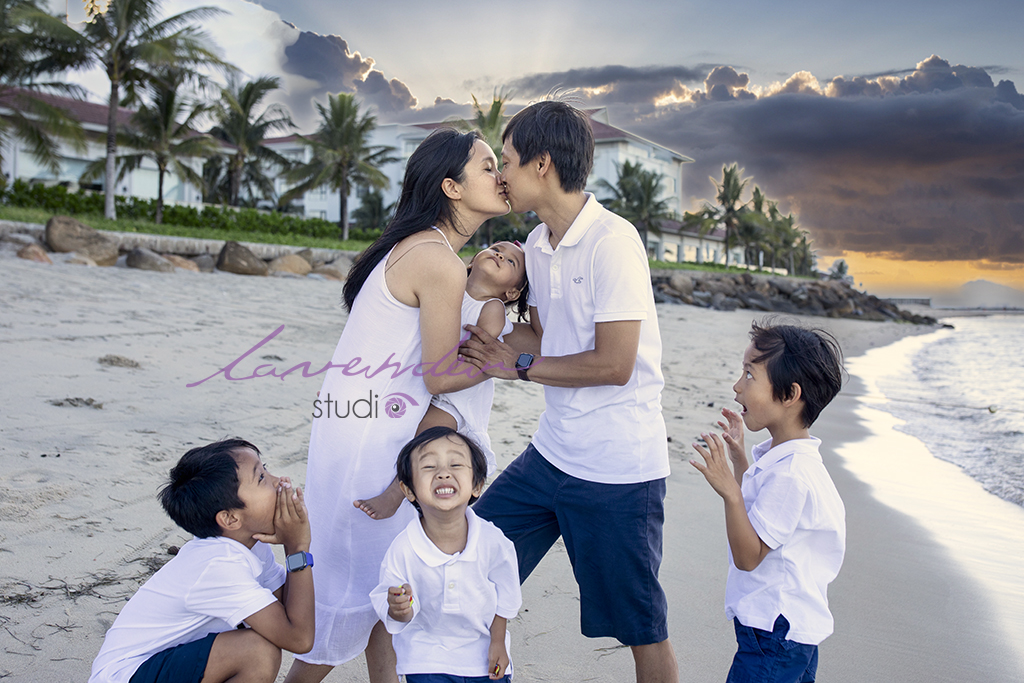 Chụp ảnh gia đình đẹp ở biển Đà Nẵng