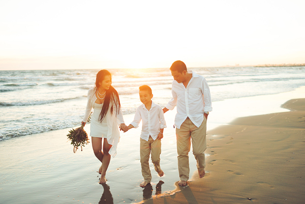Chụp ảnh gia đình đẹp ở bãi biển cùng Lavender studio