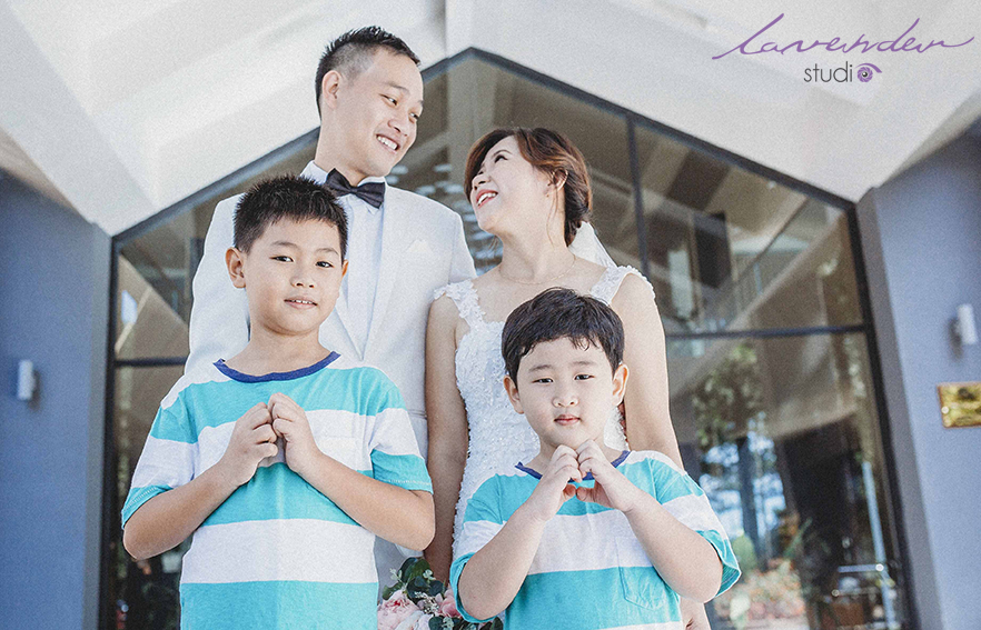 Chụp ảnh kỷ niệm cưới cùng gia đình tại Đà Lạt