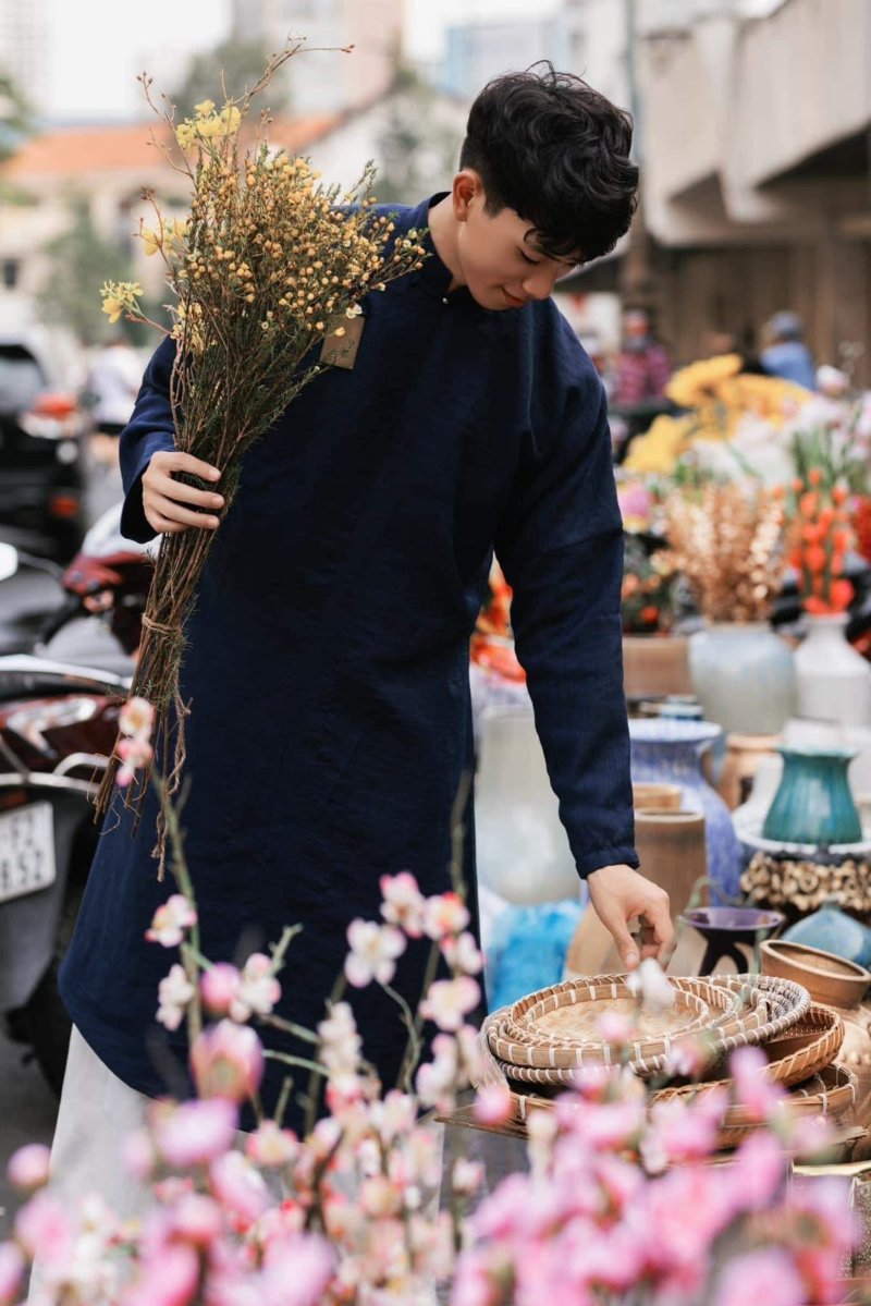 Gợi Ý Tạo Dáng Chụp Ảnh Áo Dài Tết 2026-2027 Dành Cho Nam và Nữ Chuẩn Phong Cách Việt