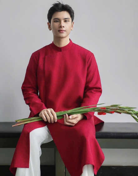 Gợi Ý Tạo Dáng Chụp Ảnh Áo Dài Tết 2026-2027 Dành Cho Nam và Nữ Chuẩn Phong Cách Việt