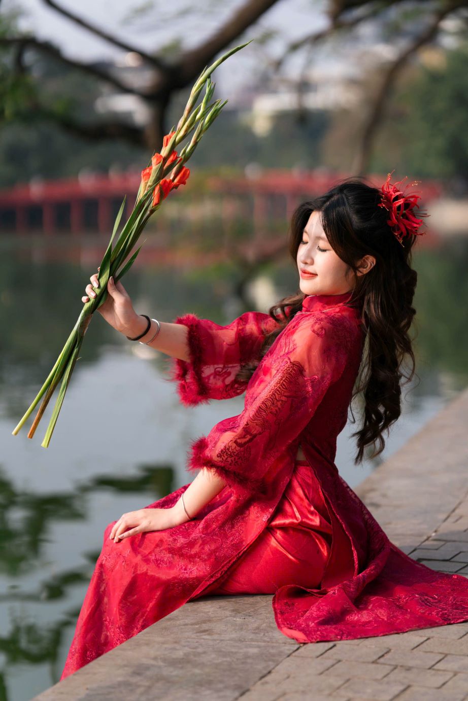 Gợi Ý Tạo Dáng Chụp Ảnh Áo Dài Tết 2026-2027 Dành Cho Nam và Nữ Chuẩn Phong Cách Việt