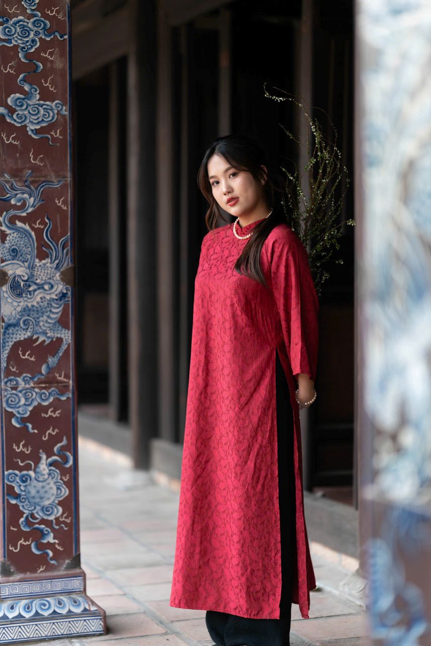 Gợi Ý Tạo Dáng Chụp Ảnh Áo Dài Tết 2026-2027 Dành Cho Nam và Nữ Chuẩn Phong Cách Việt