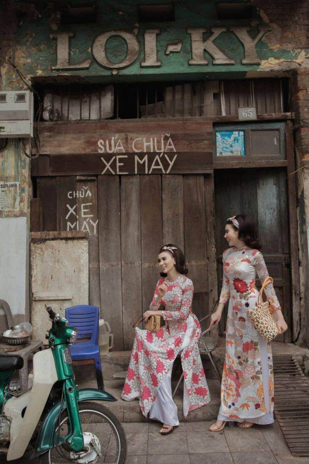 Chụp ảnh ngoại cảnh áo dài cách tân truyền thống ở Sài gòn