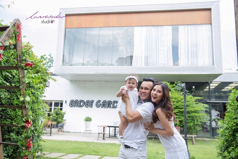 chụp hình gia đình trong studio