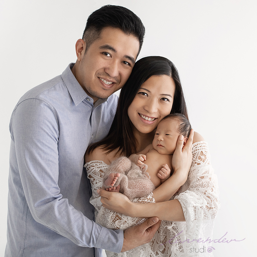 chụp hình newborn cùng gia đình