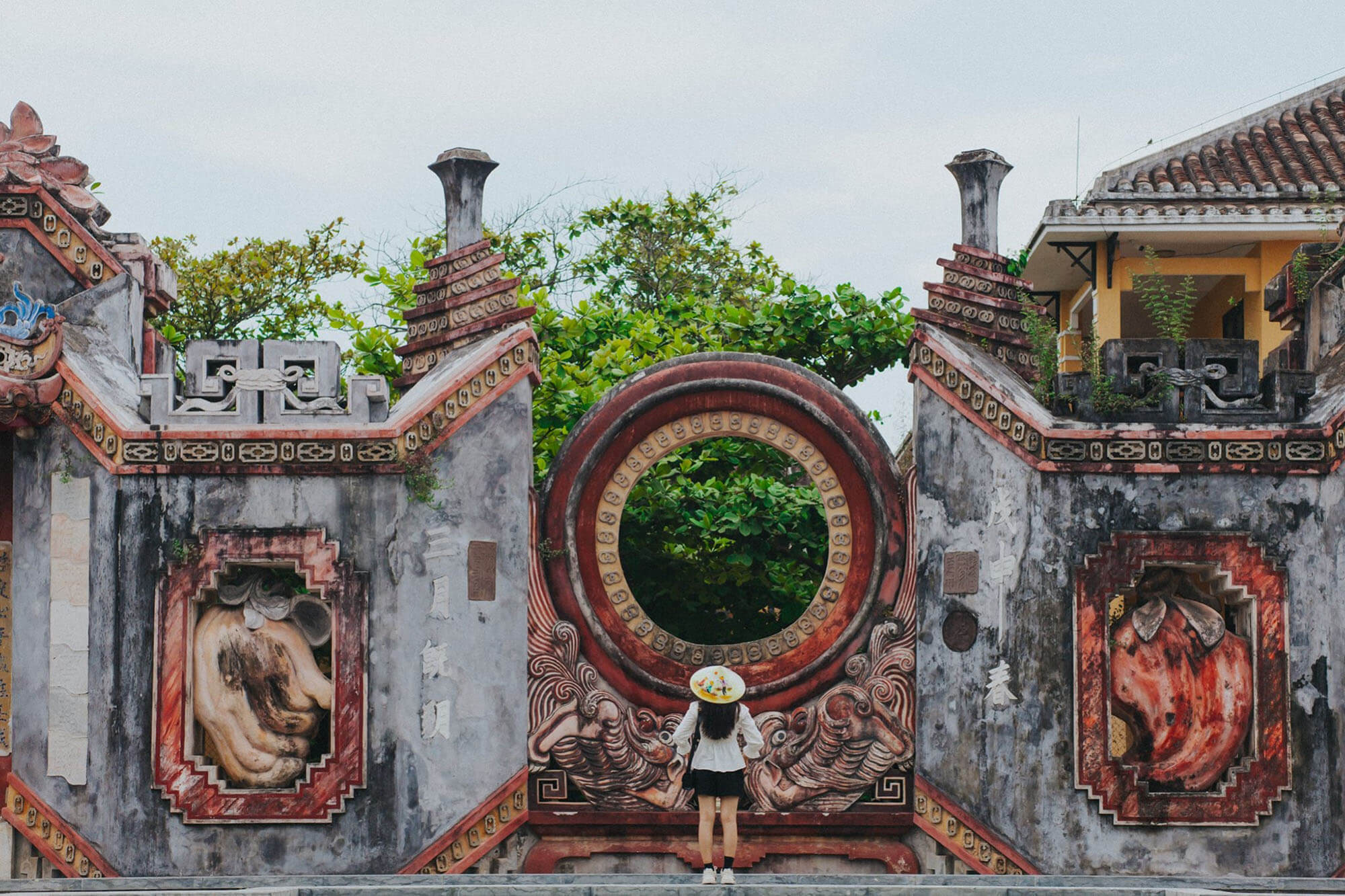 Cổng chùa Bà Mụ