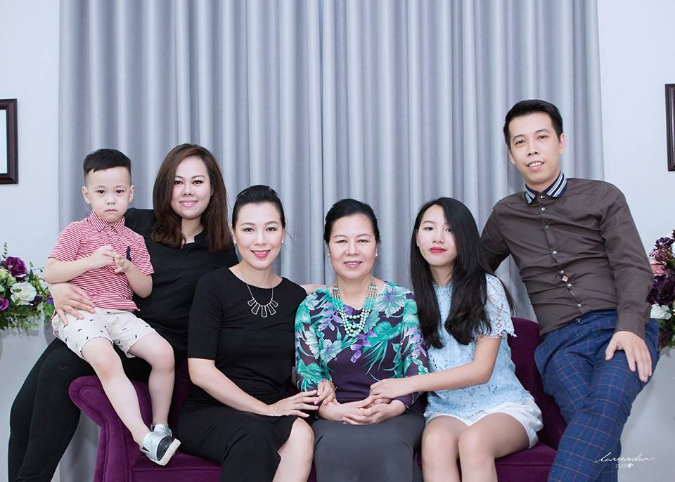 chụp hình gia đình tại nhà ở tp Huế