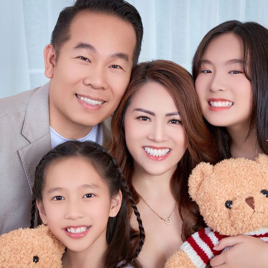So sánh gói chụp hình gia đình - family basic & family gold tai Lavender Studio chi nhánh TP. HCM