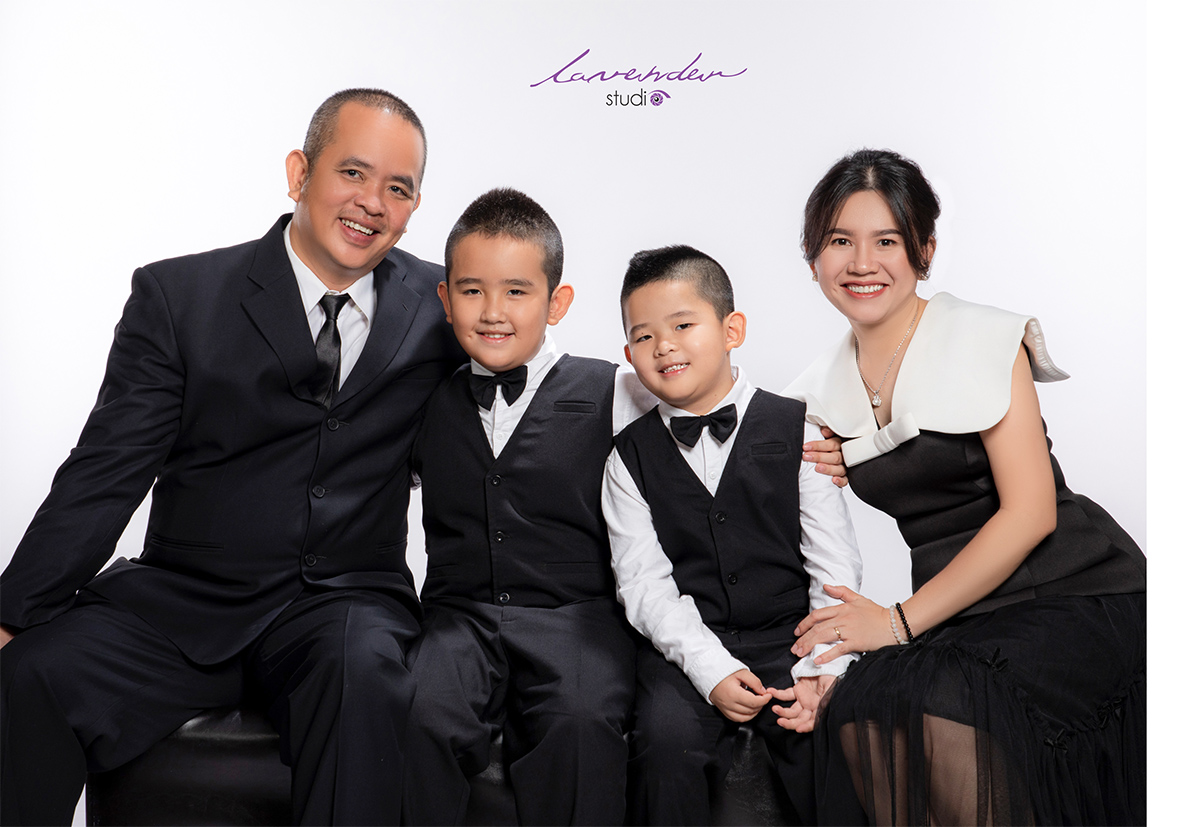 So sánh chi tiết gói chụp family Basic và Family Gold tại Lavender Studio chi nhánh HCM