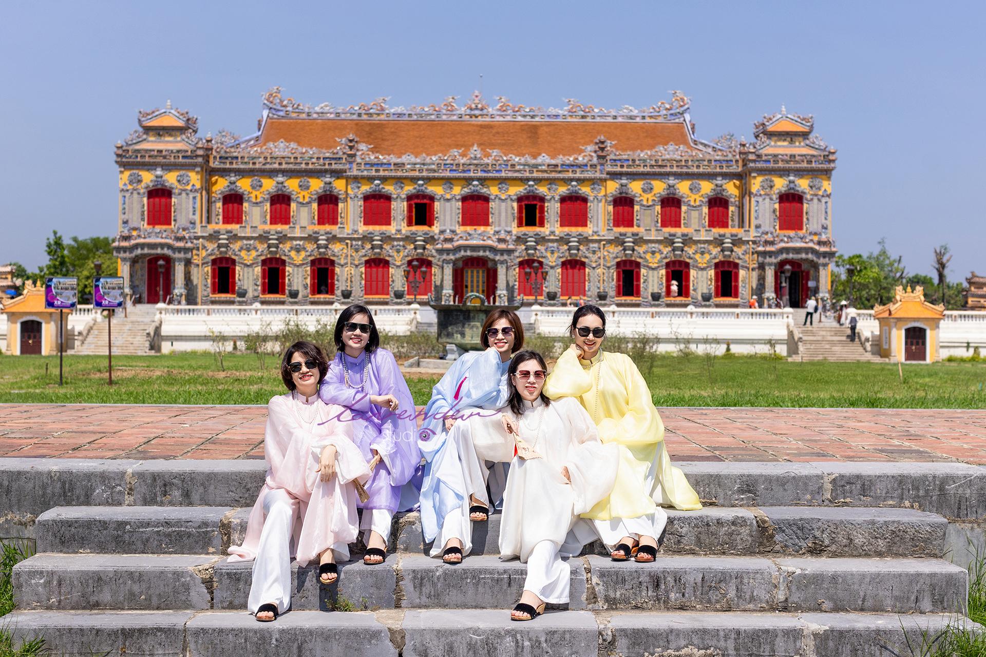 Tour chụp ảnh áo dài cổ phục cùng bạn bè ở Huế