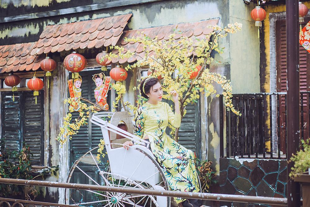 Ảnh gia đình Tết retro: Hình ảnh gia đình Tết retro là niềm tự hào của mỗi người dân Việt Nam, khi mỗi năm đến Tết là cơ hội để gia đình sum vầy bên hay cùng nhau ngắm hoa đào, bắt chưng đinh. Xem những bức ảnh đẹp về gia đình Tết retro và cảm nhận được một phần tình người Việt trong truyền thống của mình.